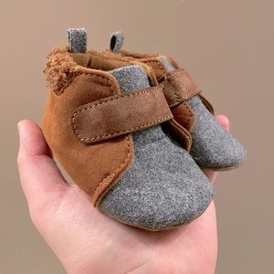 Baby Booties 3-6m Gray Fabric Shoes with Brown Sherpa Velcro